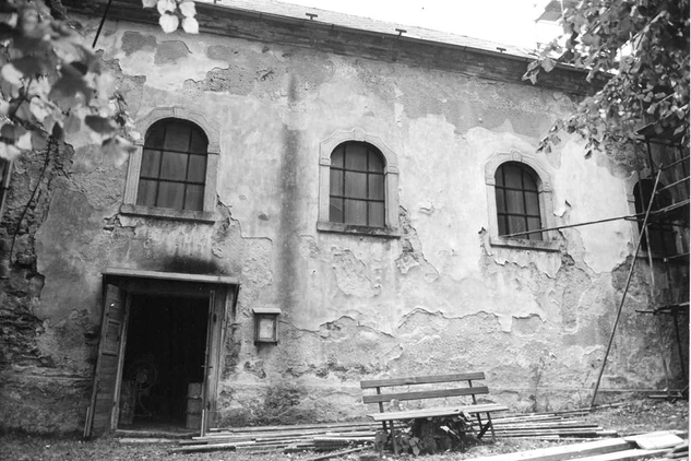 Kostel před obnovou, 1992